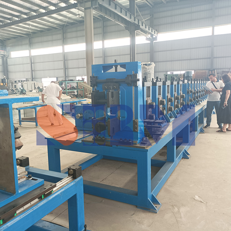 Welcome Uzbekistan Customers To Visit Our Roll Forming Factory