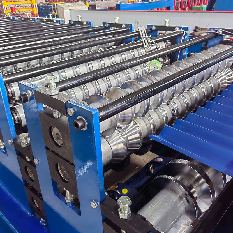 roof panel forming machine